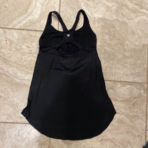 Lululemon Women’s workout tank - Picture 3 of 3